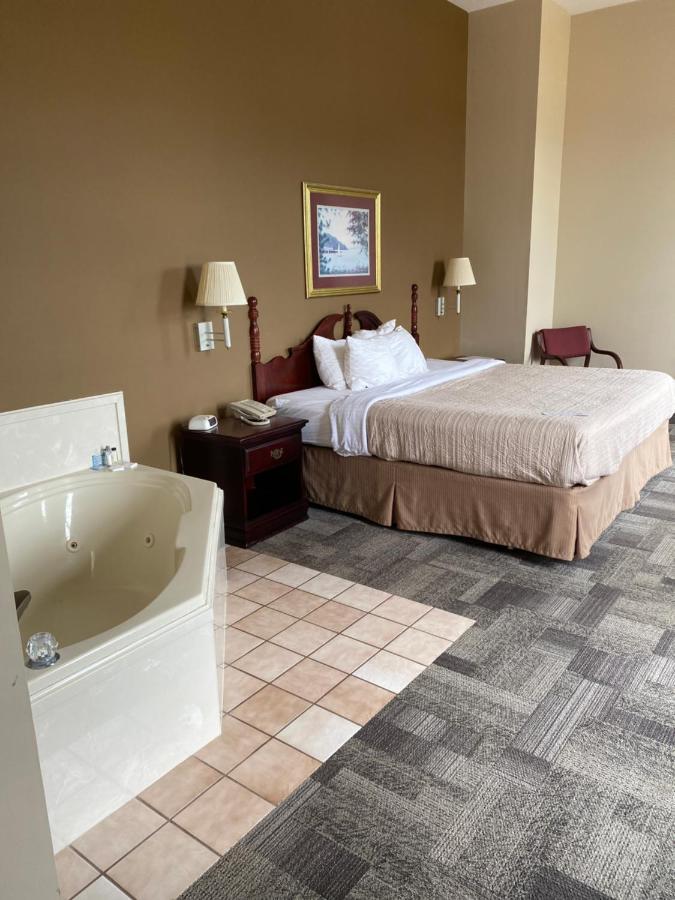 Collins Inn & Suites Exteriér fotografie